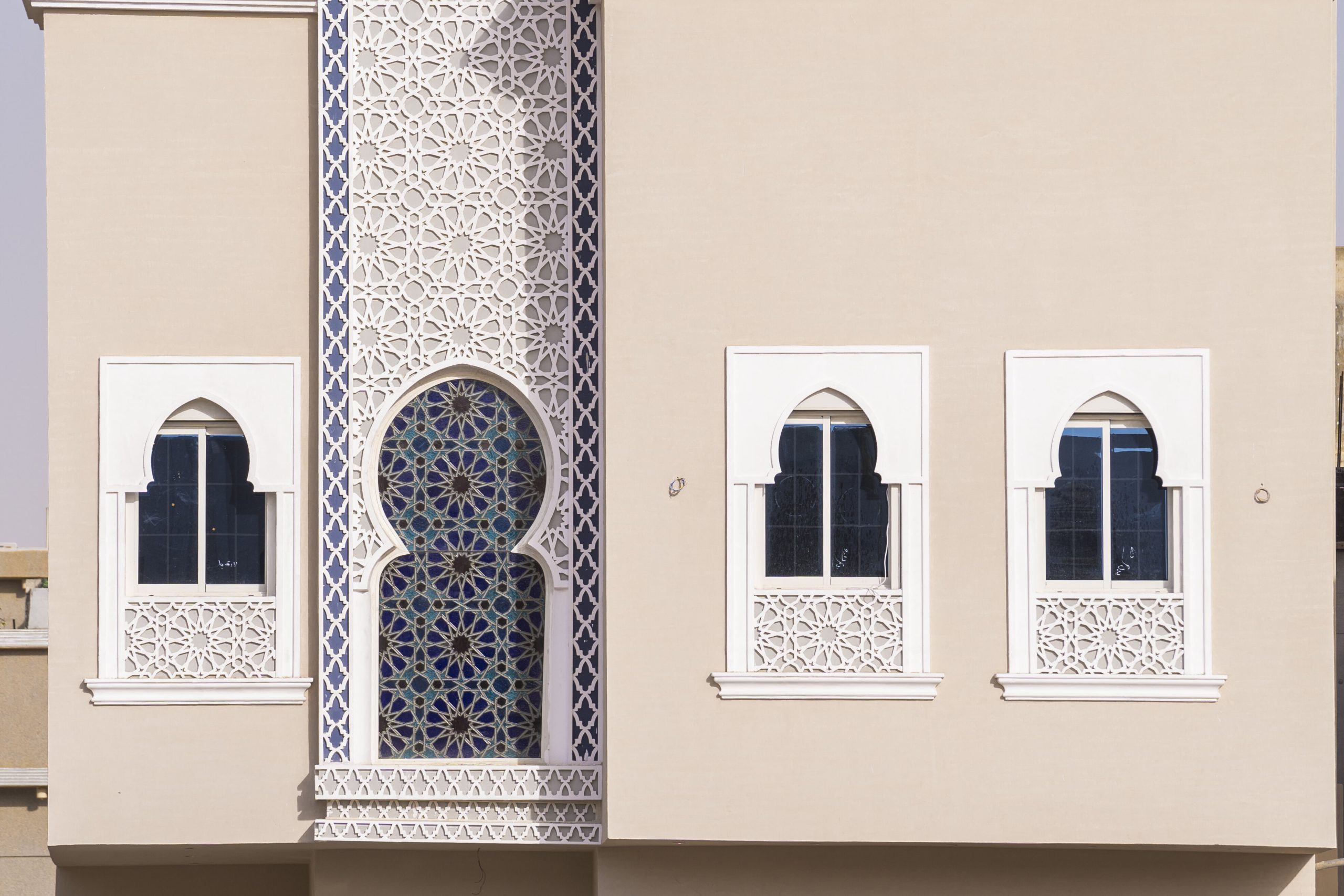 مضيف مميز للحجز اليومي الشهري - عقار